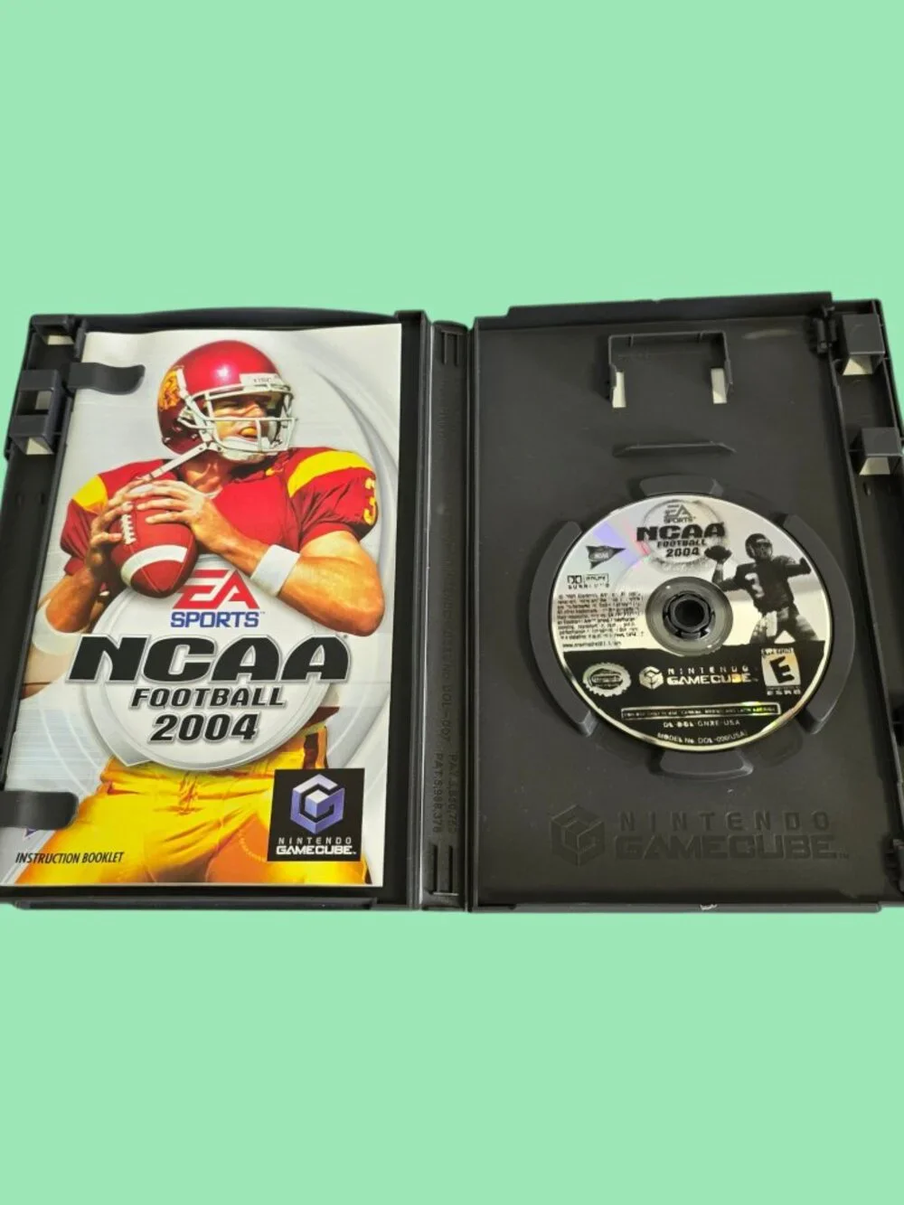 NCAA Football 2004 (Nintendo GameCube, 2003) CIB Complete!